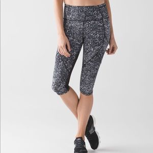 Lululemon Outrun 17" crop splatter white/black